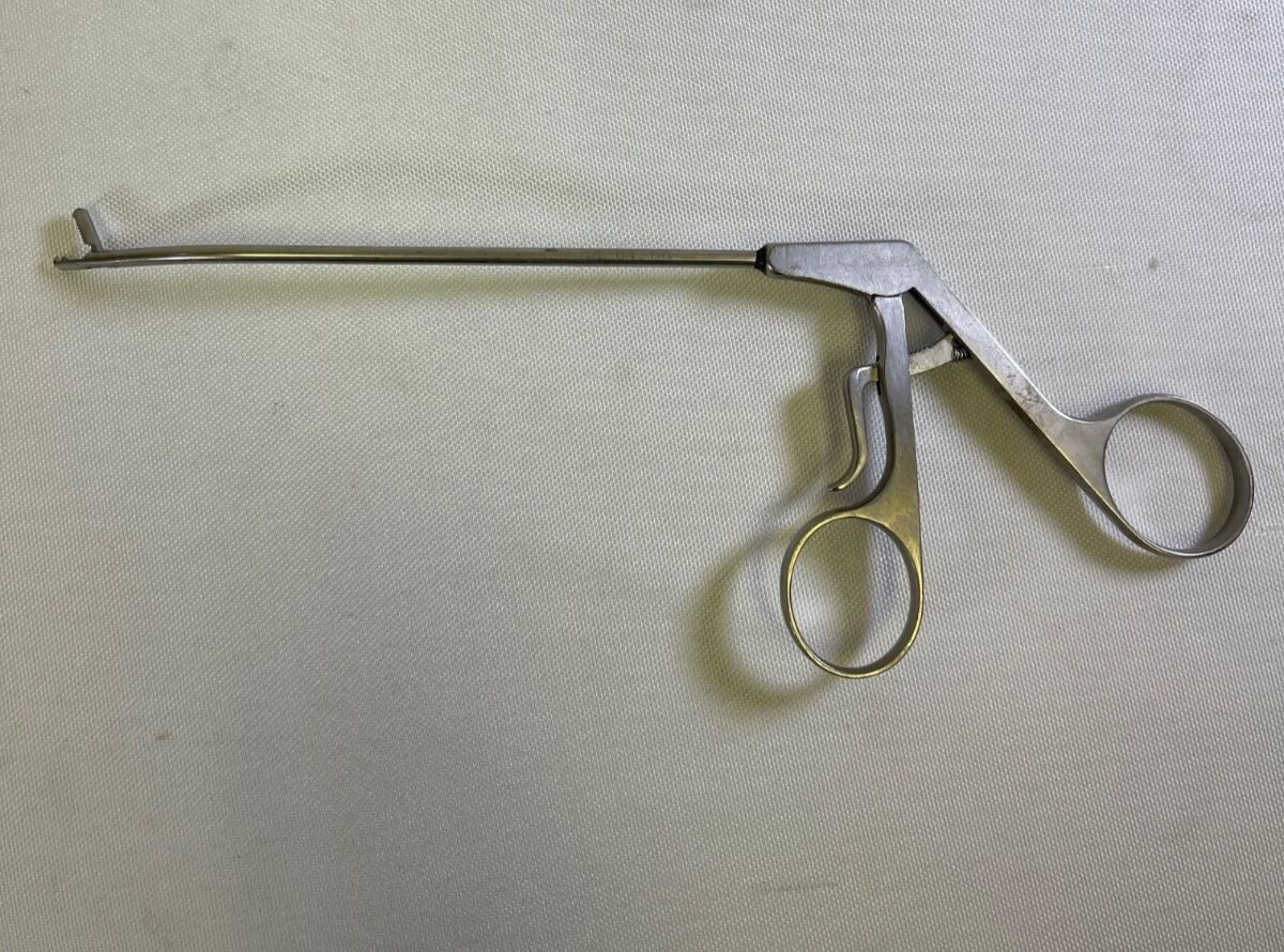 DYONICS 3963 Arthroscopic 1x2 Teeth Ratcheting Grasper Curved Right 3.4mm Shaft