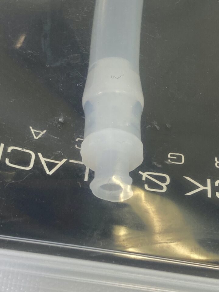 BLACK & BLACK SURGICAL B89107 Silicone Transfer Tube C-Clamp Luer Adapter Lipo — photo 6