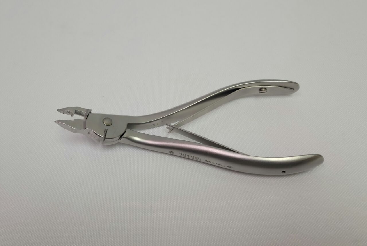 SYNTHES 391.965 Orthopedic Bending Pliers — photo 1
