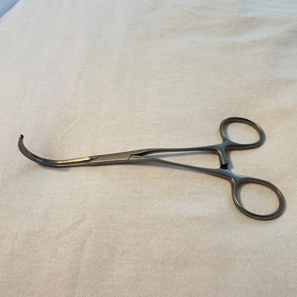 CODMAN 37-1910 Cooley Classic Acutely Curved Calibrated Aorta Clamp — photo 6