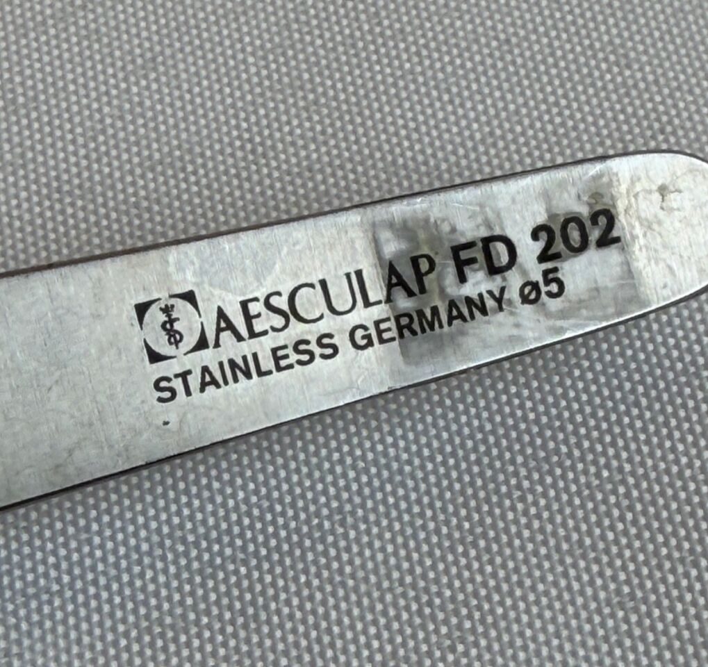 AESCULAP FD202 Microform Bayonet Tumor Forcep 5mm Fenestrated Cups x 240mm — photo 2