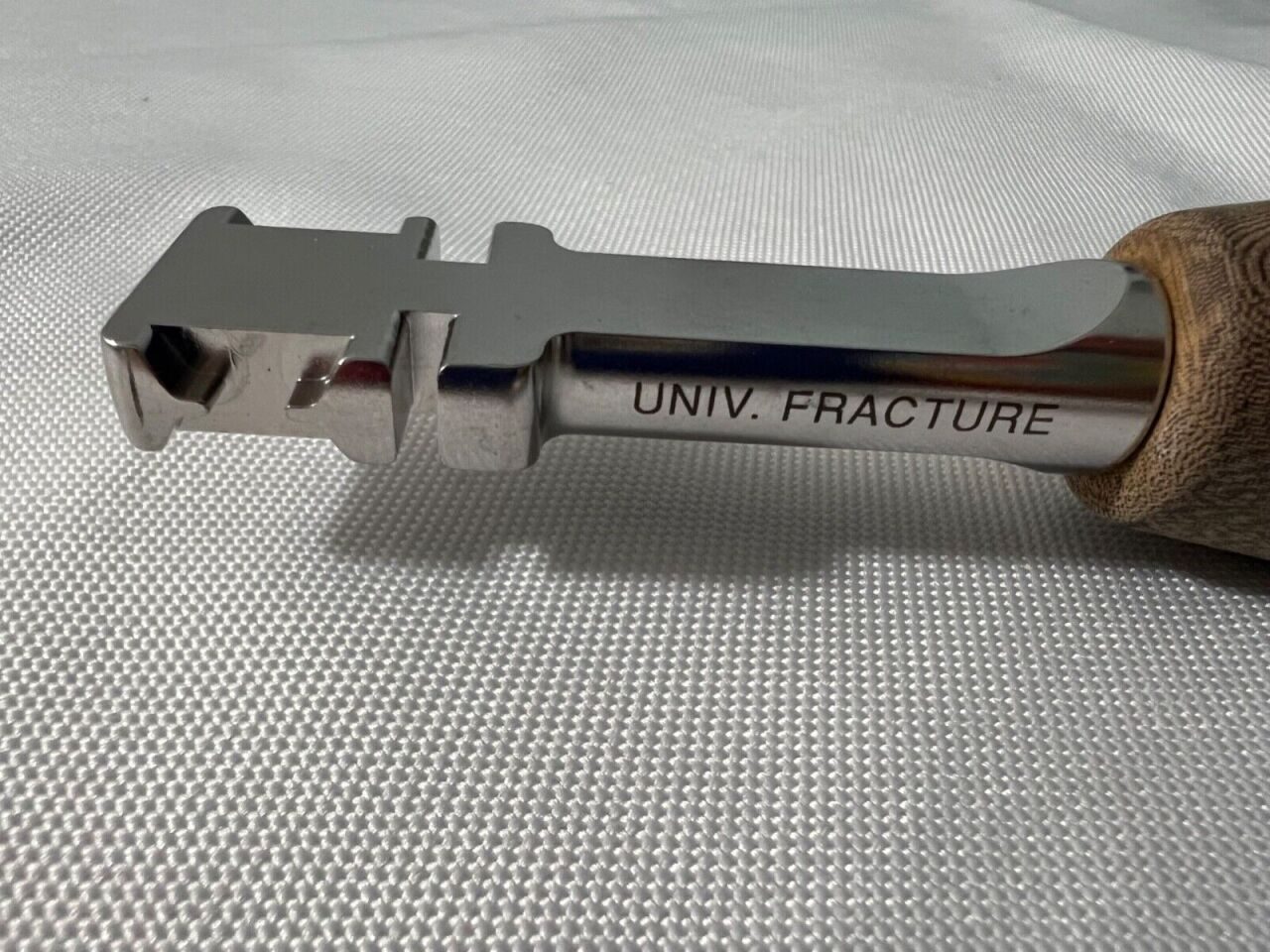 SYNTHES 329.37 Universal Fracture Instrument — photo 3