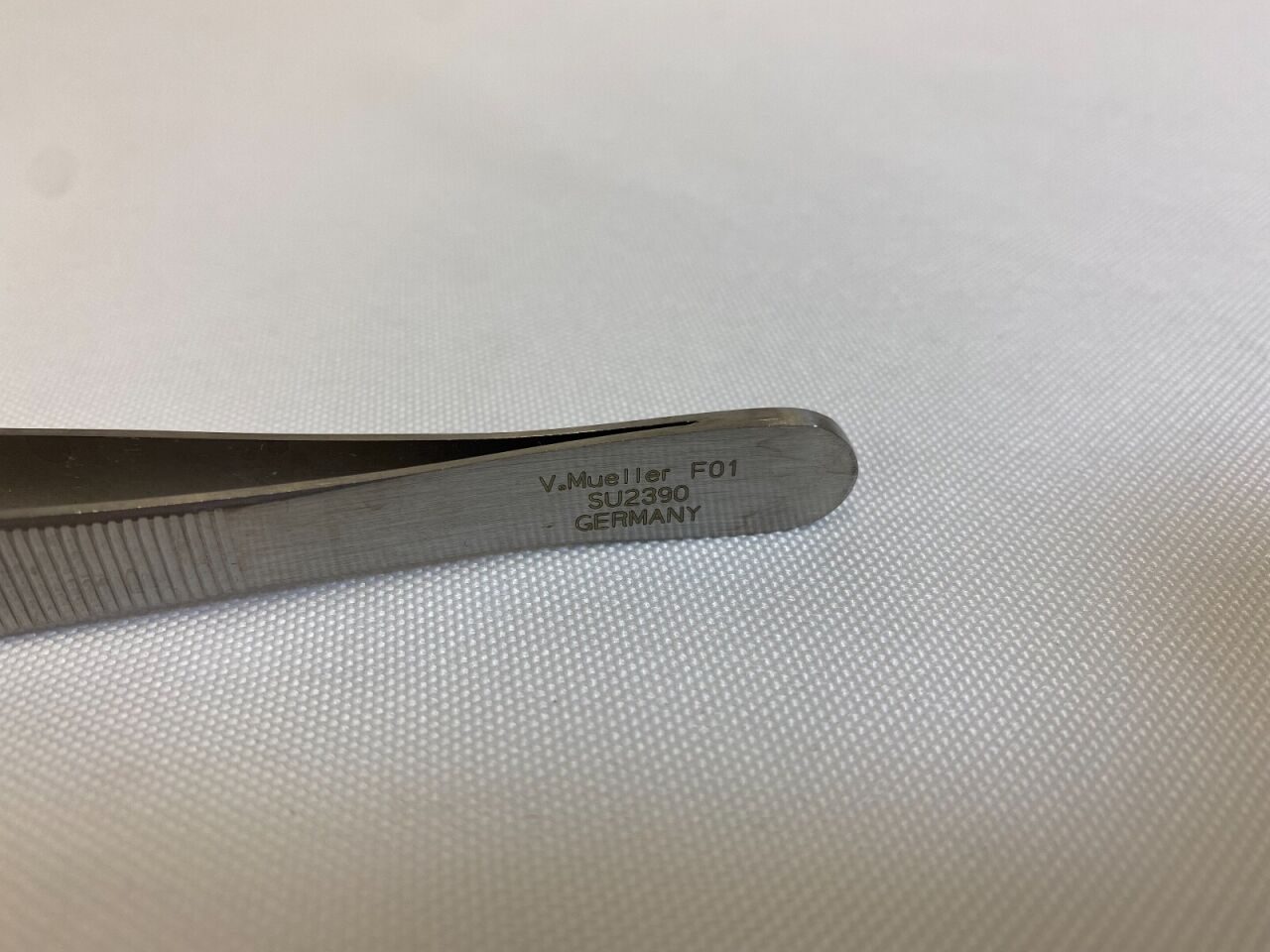V. MUELLER SU2390 Tissue Forceps Hudson 4 7/8" — photo 2
