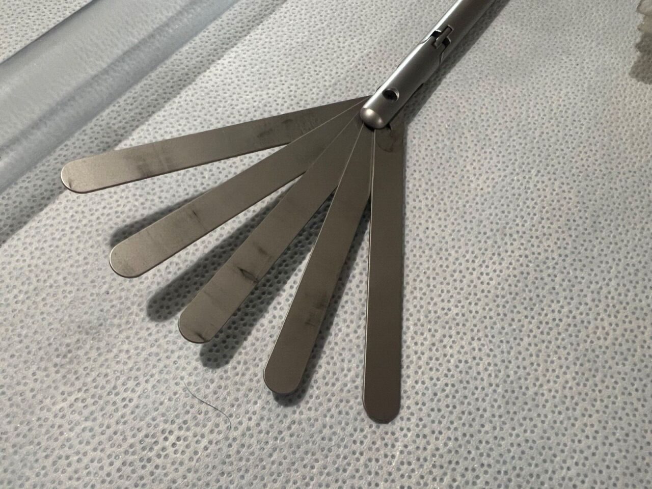 OLYMPUS WA51193A Deflectable Fan Retractor 5 Blades 10mm X 380mm w/ Extra Cap — photo 2