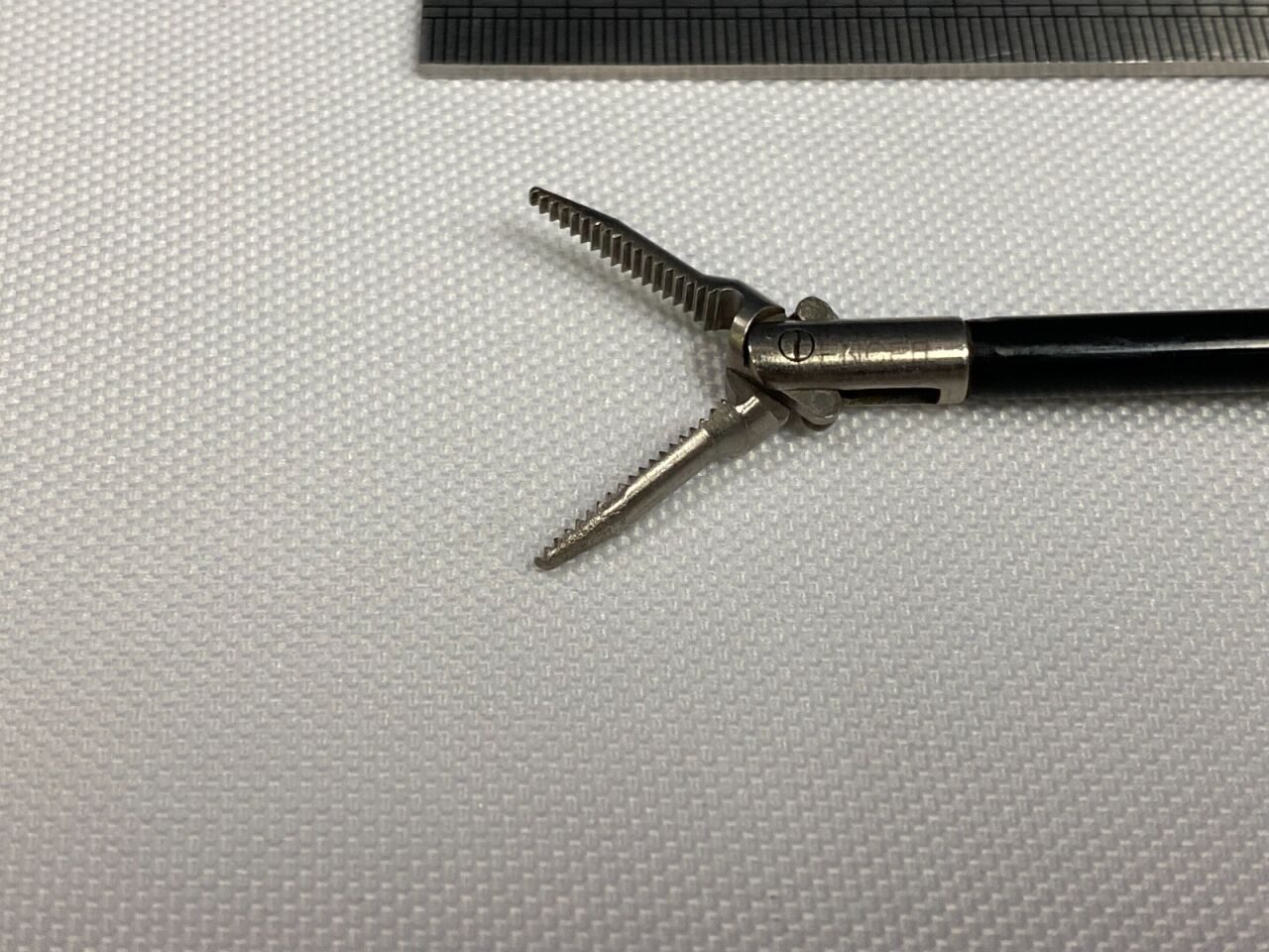SNOWDEN-PENCER Slim-Line Double-Action Monopolar 5mmx33cm Laparoscopic Grasper — photo 6