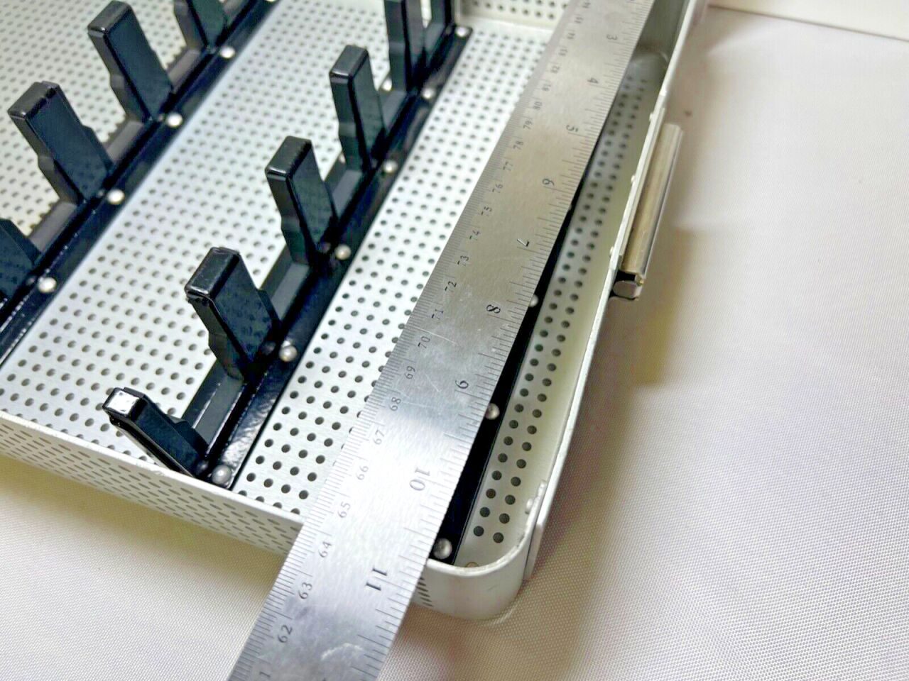 LIFE INSTRUMENTS  5 Slot Lumbar Elevator Curette Sterilization Case — photo 4