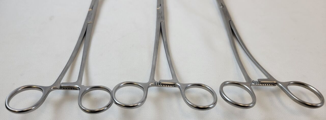 V. MUELLER CH6280 Cooley Aortic Aneurysm Clamp Slightly Curved 10-1/2" Cardio — photo 9