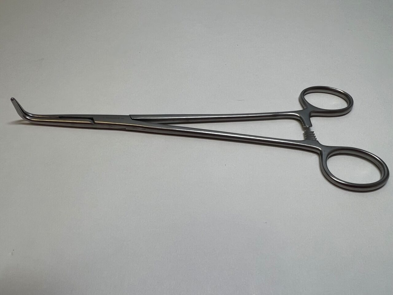 V. MUELLER CH1725 Forcep 8-1/2" Cross Serrated Tips w/ Longitudinal Serrations — photo 1