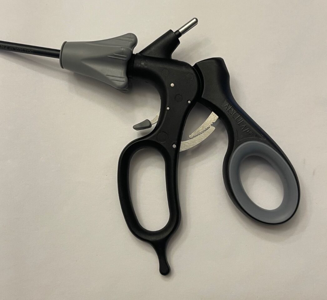 AESCULAP PO961R AdTec 5mm x 45cm Ratchet 2x3 Tooth Flat Nose Grasper — photo 6