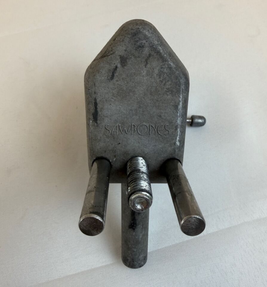 SAWBONES  Lot of 3 Shoulder Scapula Clamp Bone Clamp & Screw Set w/ C-Clamp — photo 8