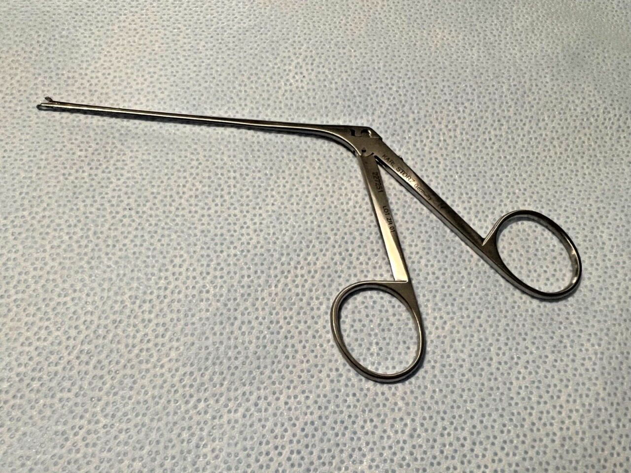 STORZ 227251 Cupped Ear Forceps Curved Right 45deg X 10cm — photo 1
