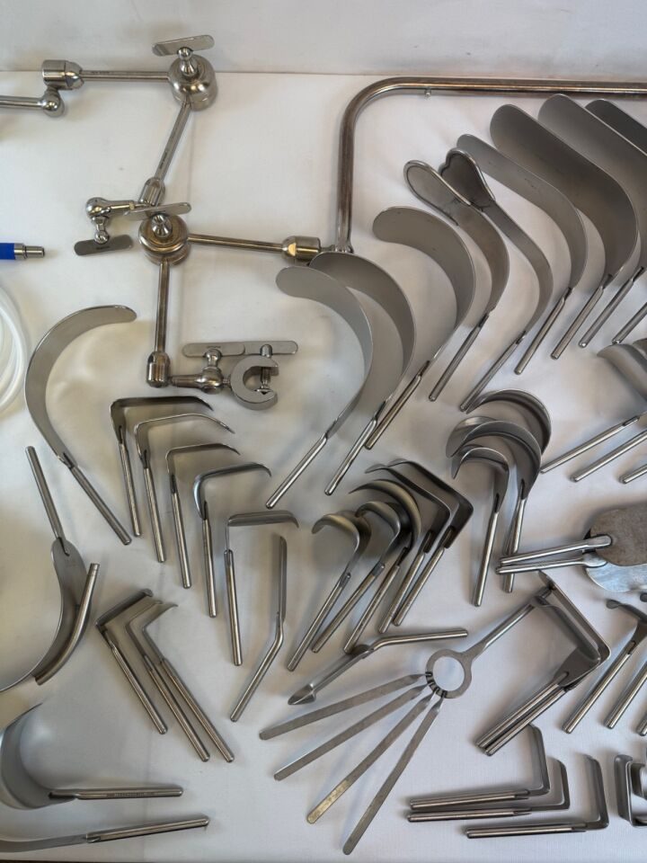 VARIOUS Automated Medical Iron Intern Octopus 72 Piece Automated Medical Iron Intern Octopus Single & Hydra Double Arm Retractor System w/ Trays — photo 5