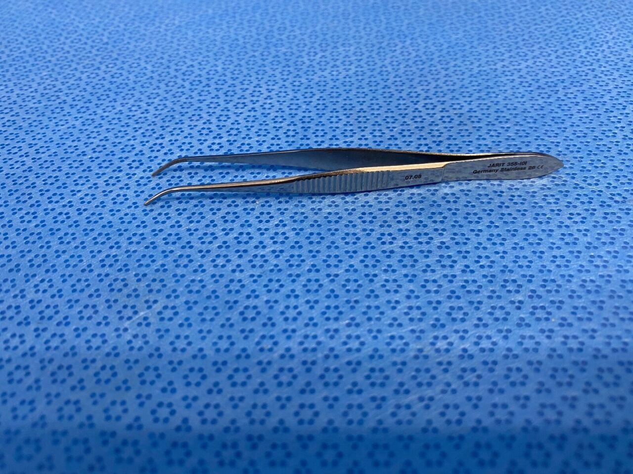 JARIT 355-101 Ophthalmic 0.8mm Wide Tip Half Curved Eye Dressing Forceps 4"