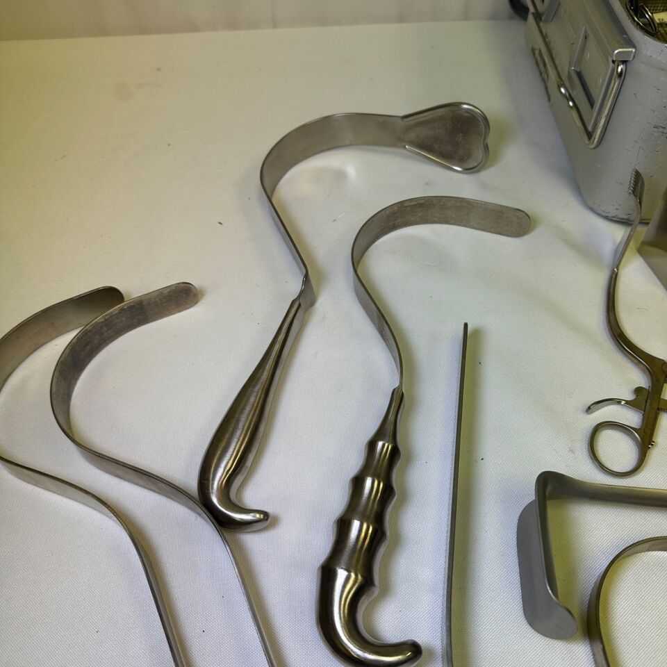 VARIOUS  19 Piece Multi Retractor set Codman V.mueller Aesculap Retractors Deaver Se — photo 4