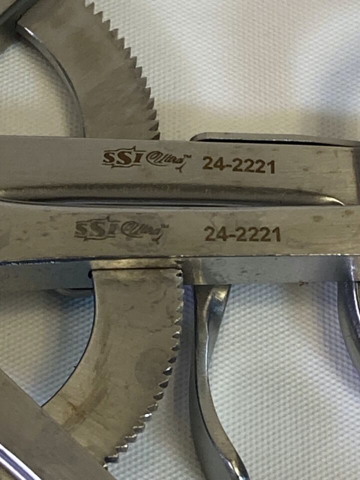 SSI ULTRA CODMAN SYMMETRY 24-2221 Weitlander Retractors 8" Blunt 3x4 Pair — photo 4