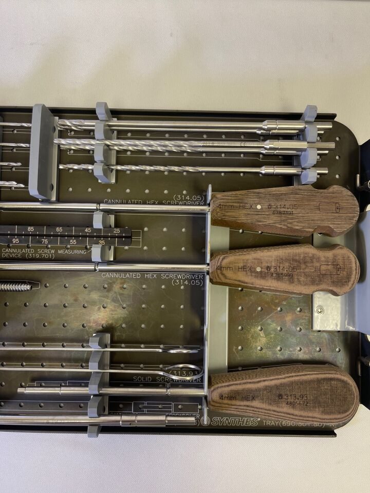 SYNTHES  Locking Periarticular Plating System Screws & Instruments — photo 5