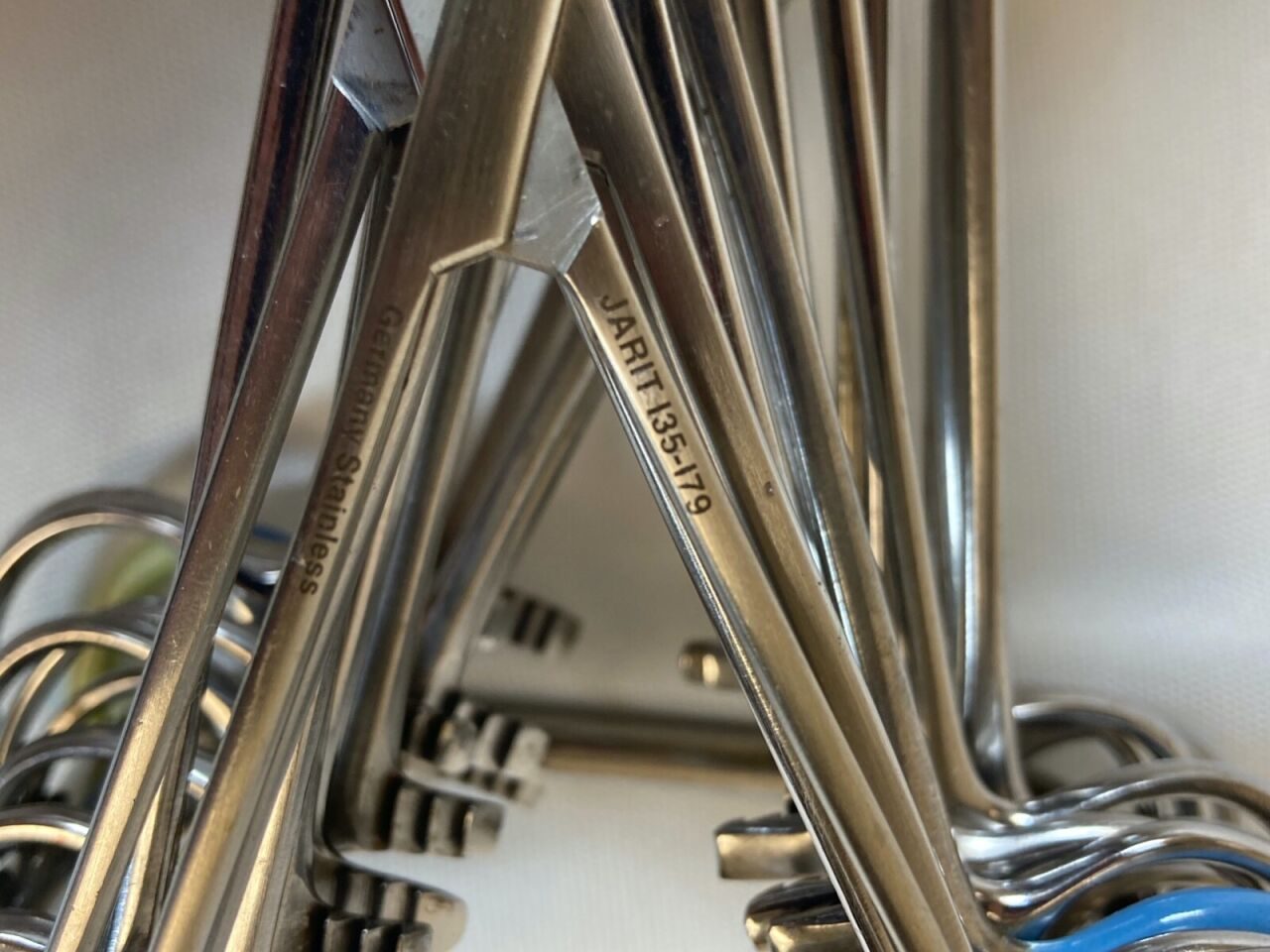 CODMAN Set of 14 Babcock Tissue Forceps w/ Stringer 6"-10" German Stainless — photo 2