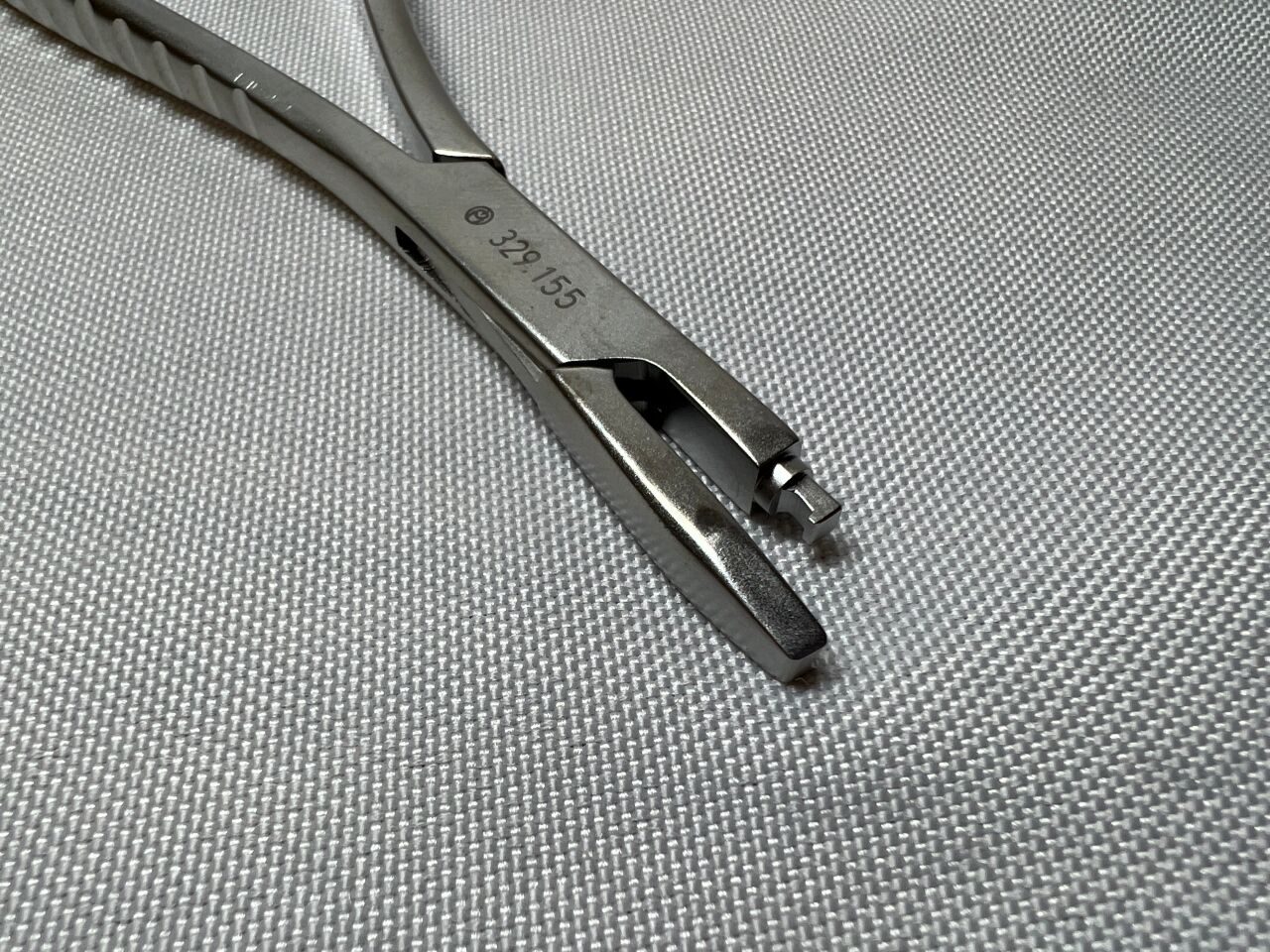 SYNTHES 329.155 Locking Calcaneal Plate Tab Bending Pliers — photo 4