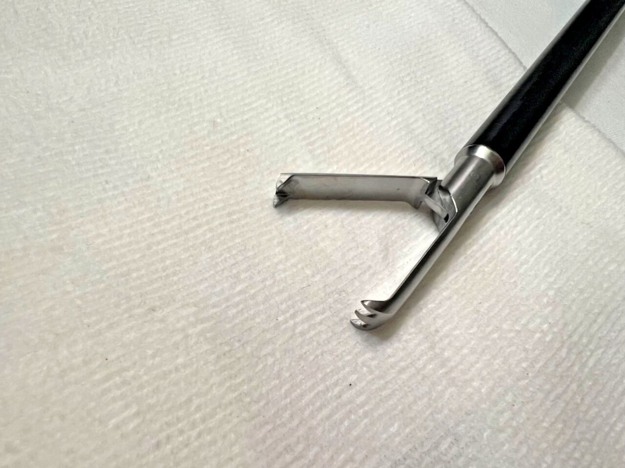 AESCULAP PO623R ADTEC 2x3 Teeth 10mm X 31cm Monopolar Claw Grasper Forcep — photo 2