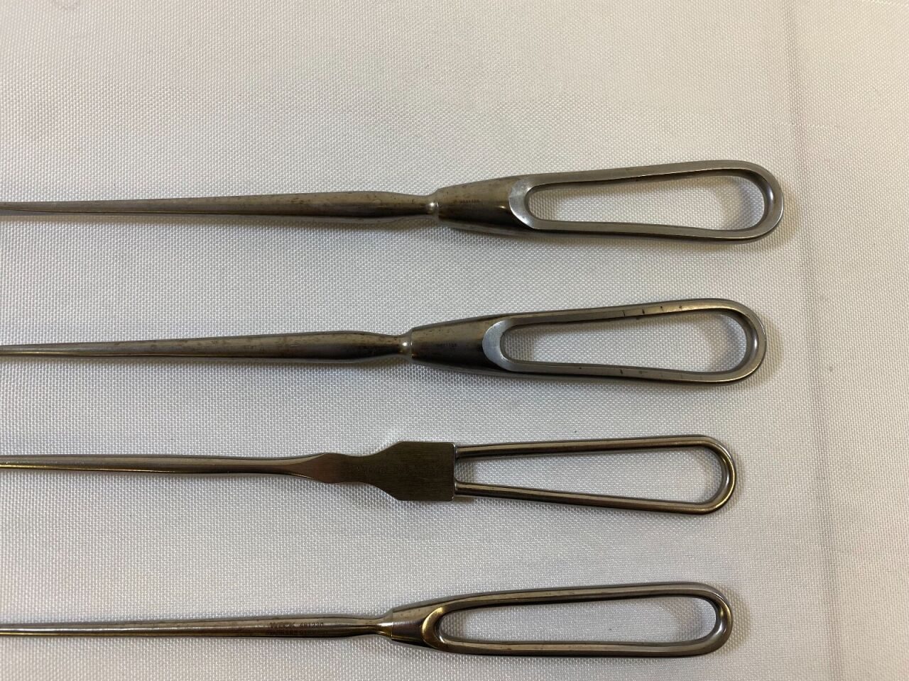 Set of 4 Assorted Various Sizes Orthopedic Vein Retractors — photo 4