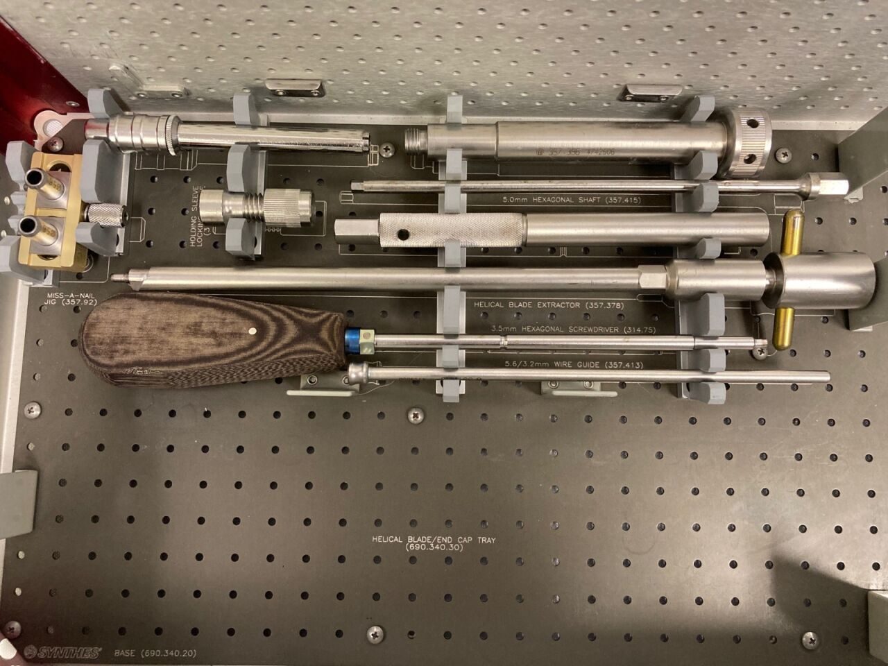 SYNTHES Various Titianium Trochanteric Fixation Nail Locking Set — photo 4