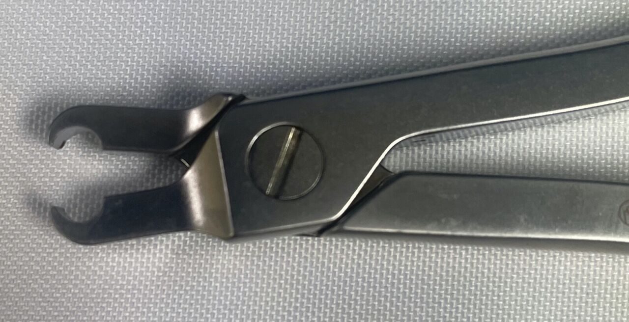 SYNTHES 388.409 6mm Holding Forceps w/ Narrow Jaws US125 Orthopedic Neurology — photo 6