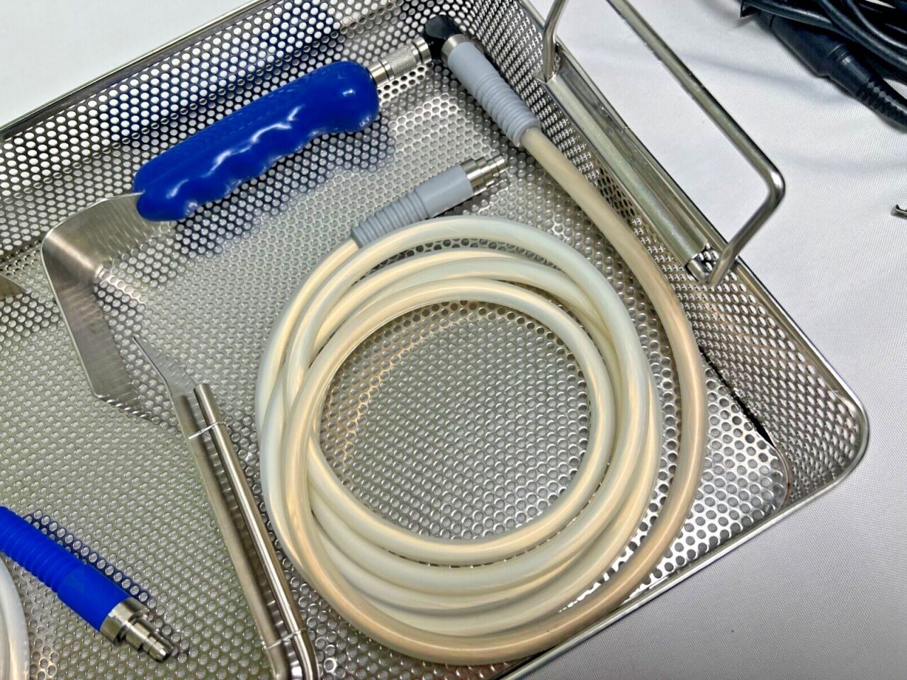VITALCOR Various AFI Britetrac Lighted Retractors w/ Fiber Optic Cables   Tray — photo 3