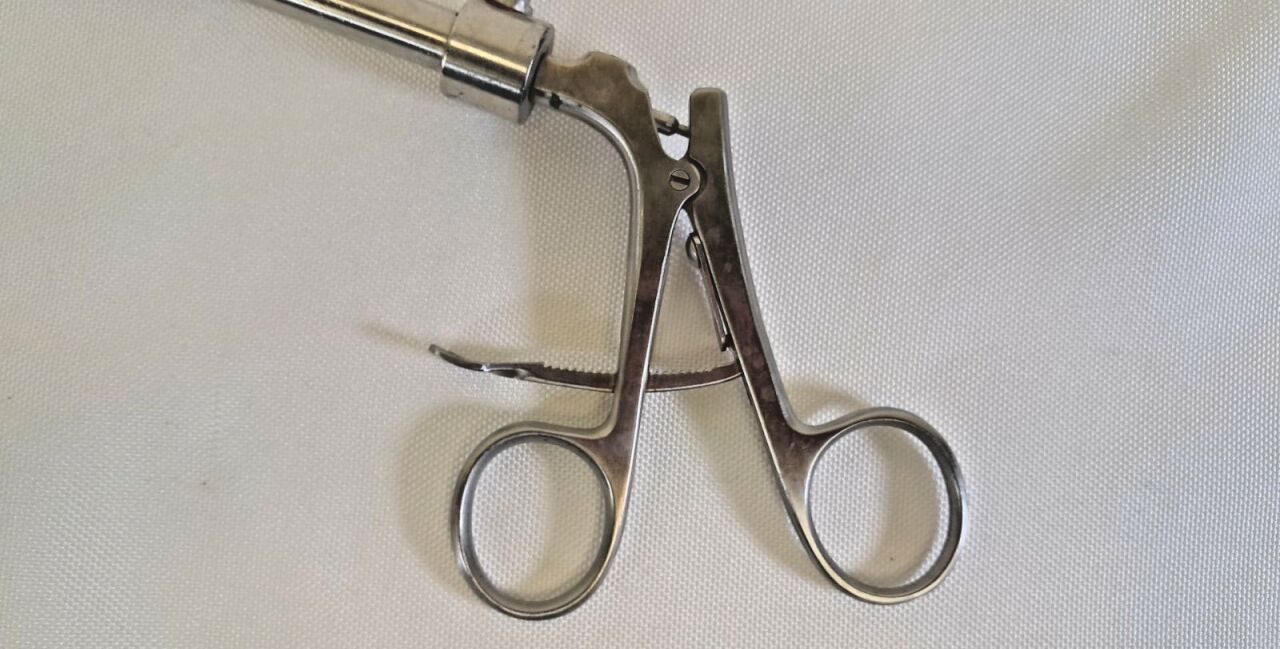 ENDOPLUS EG234R Laparoscopic 10mm Grasping Forceps w/ Ratcheting Handle — photo 2