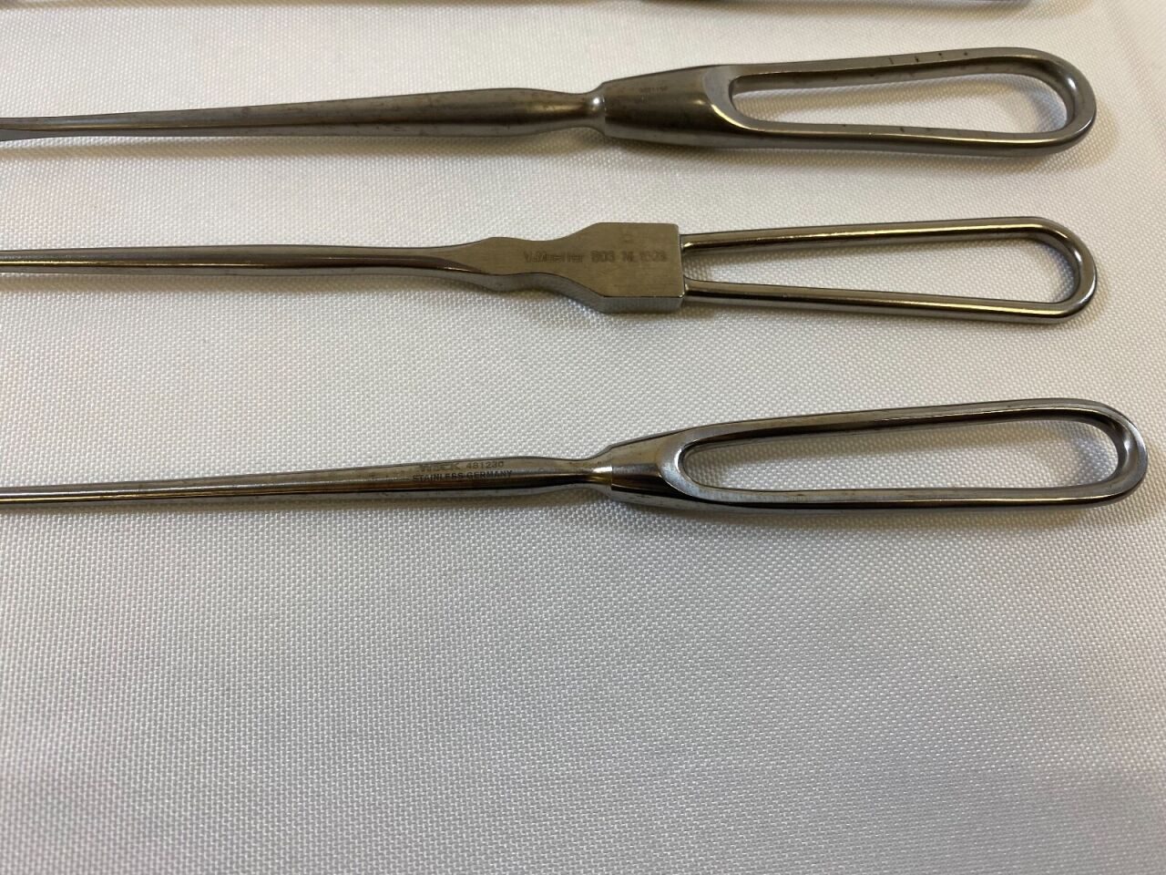 Set of 4 Assorted Various Sizes Orthopedic Vein Retractors — photo 5