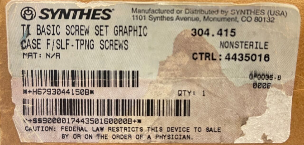 SYNTHES 304.415 TI Basic Screw Set Case ( — photo 3