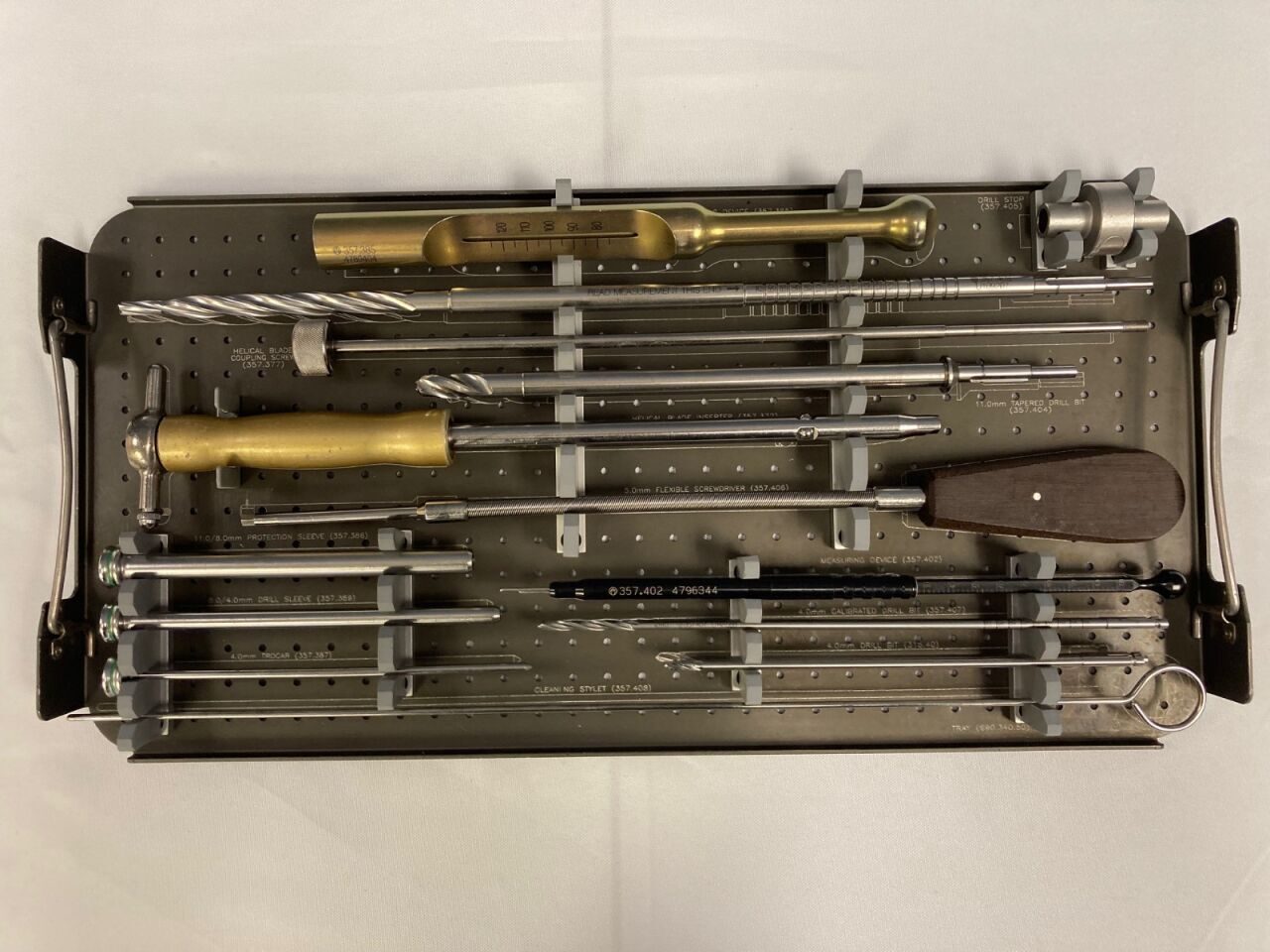 SYNTHES Various Titianium Trochanteric Fixation Nail Locking Set — photo 2