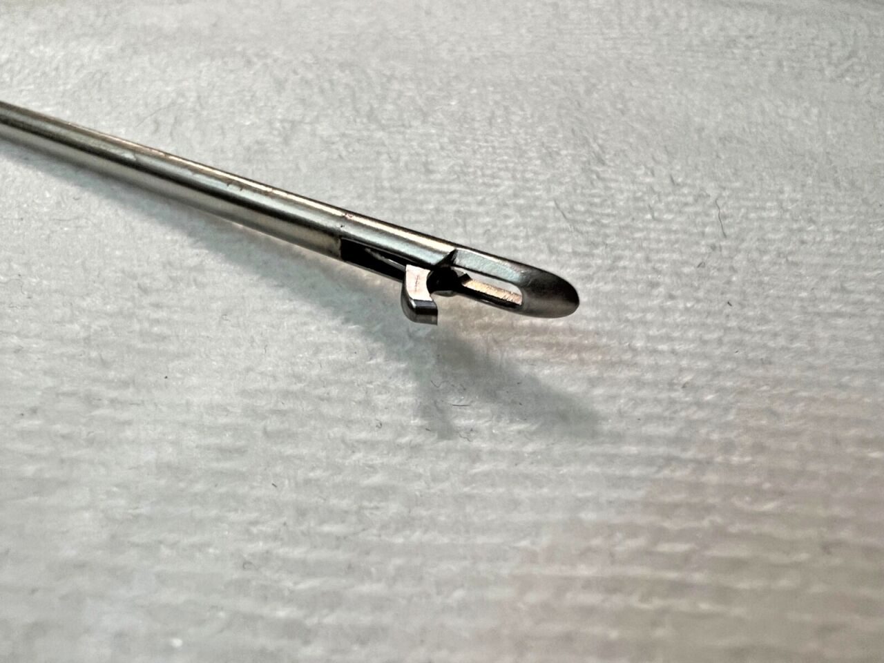 R. WOLF 8404.95 Arthroscopic Straight Cutting Basket Forceps 2mm x 1mm Bite — photo 2