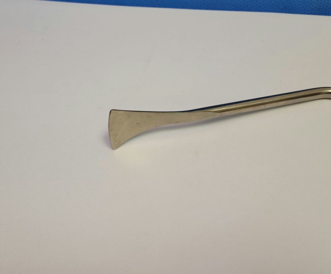SYNTHES 389.51 35mm Curved Retractor — photo 3