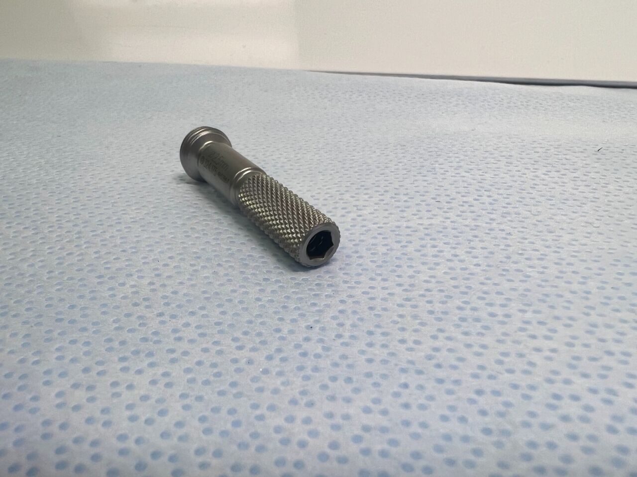 SYNTHES 324.175 Wire Guide — photo 2