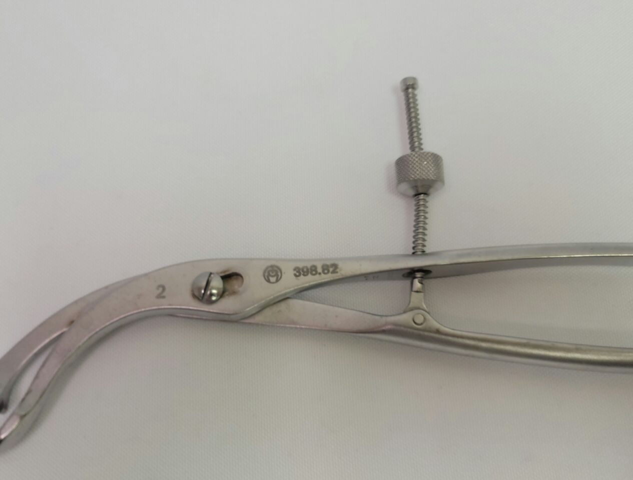 SYNTHES 398.82 Centering 18mm Serrated Bone Forceps — photo 2