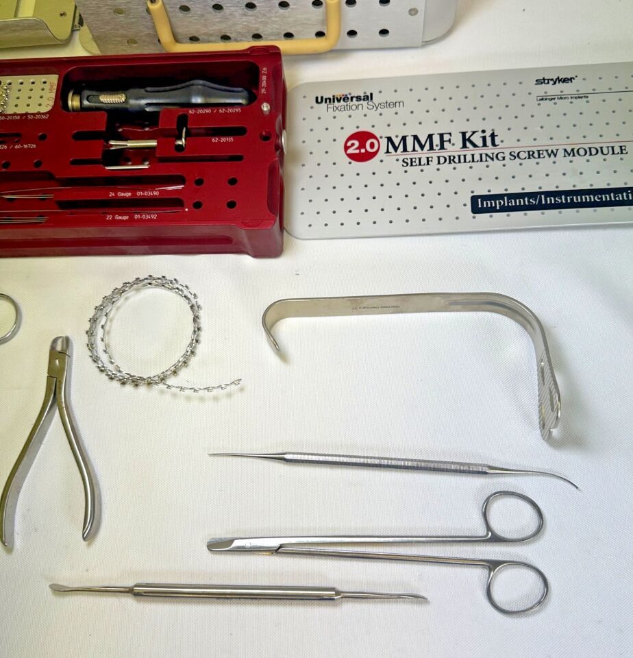 STRYKER Various Maxillomandibular Fixation Leibinger Teeth Wiring Set — photo 9