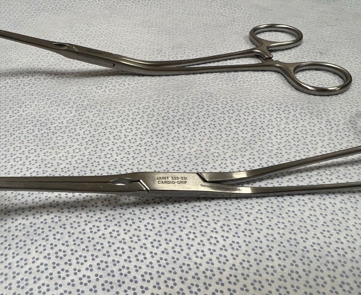 JARIT 320-231 Set of 2 DeBakey Coarctation Clamp 8 5/8" Angled w/ Straight Jaw — photo 2