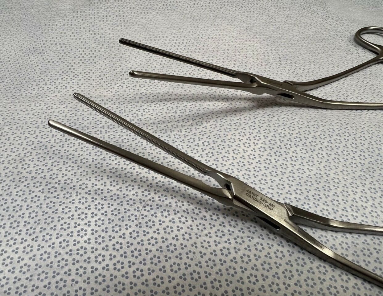 JARIT 320-231 Set of 2 DeBakey Coarctation Clamp 8 5/8" Angled w/ Straight Jaw — photo 3