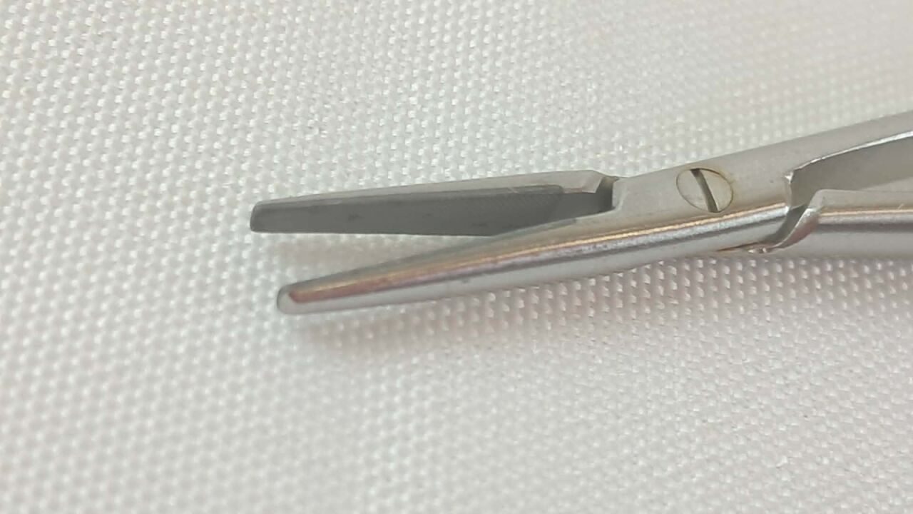 V. MUELLER VM61-2502 Castroviejo Needle Holder 5.5" Straight TC Jaws Locking — photo 4