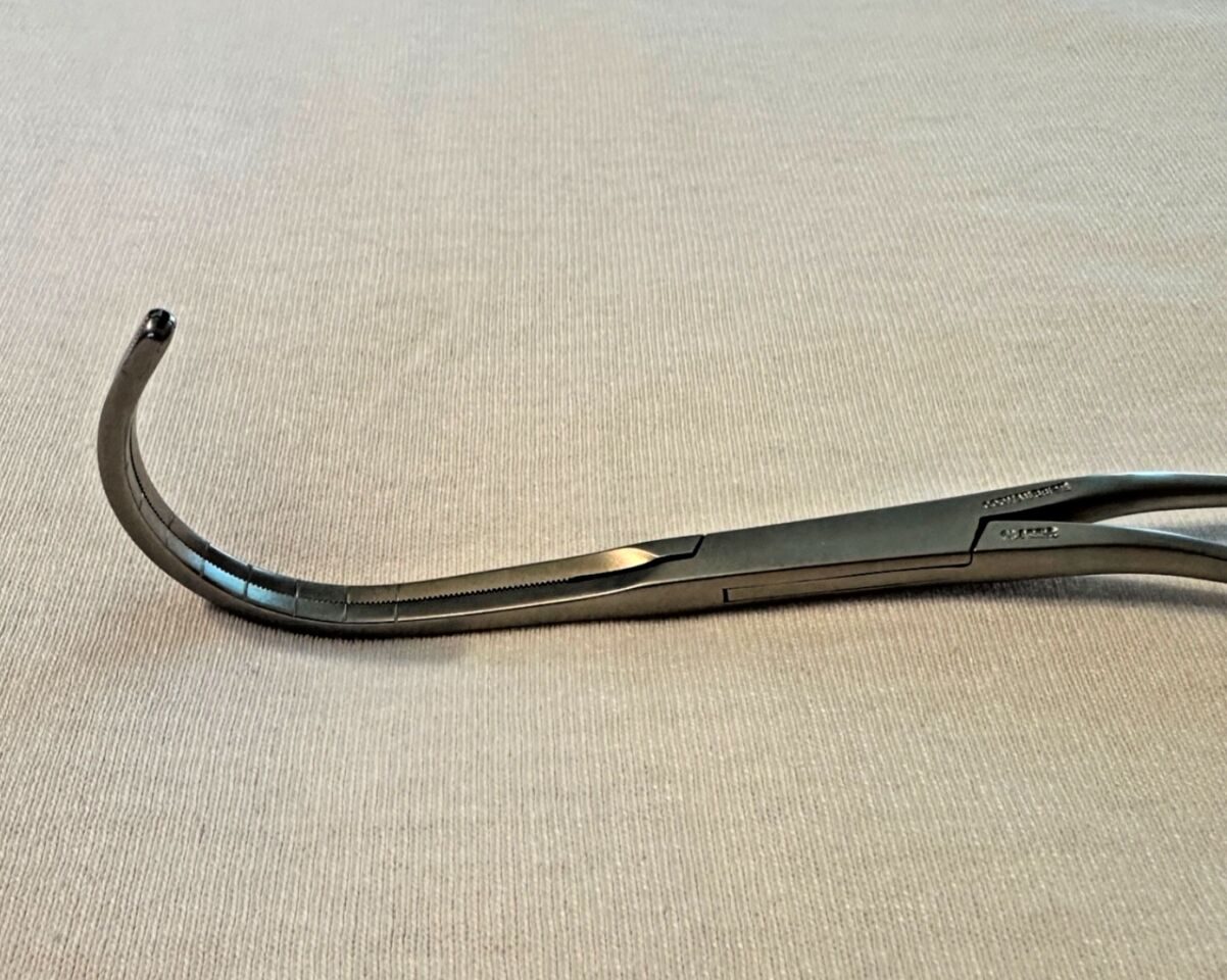 CODMAN 37-1910 Cooley Classic Acutely Curved Calibrated Aorta Clamp — photo 5