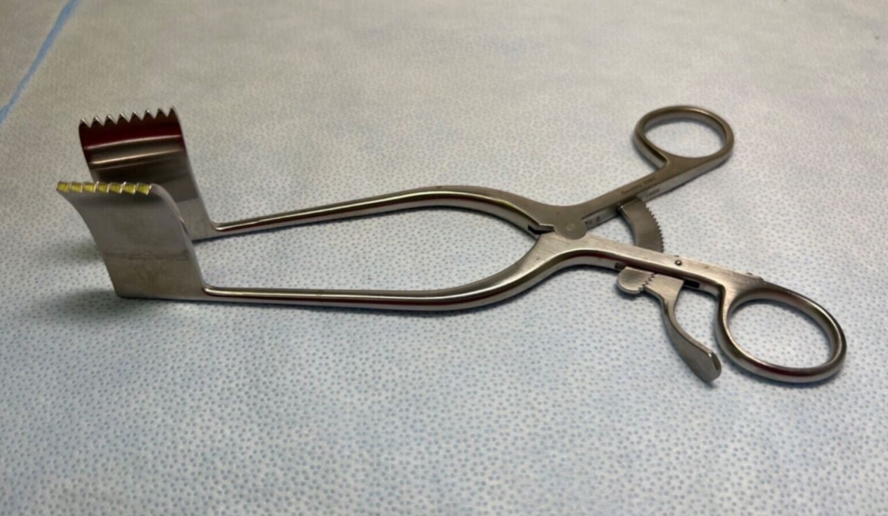 V. MUELLER NL5387 Meyerding Retractor 1" X 1-3/4" Blade — photo 1