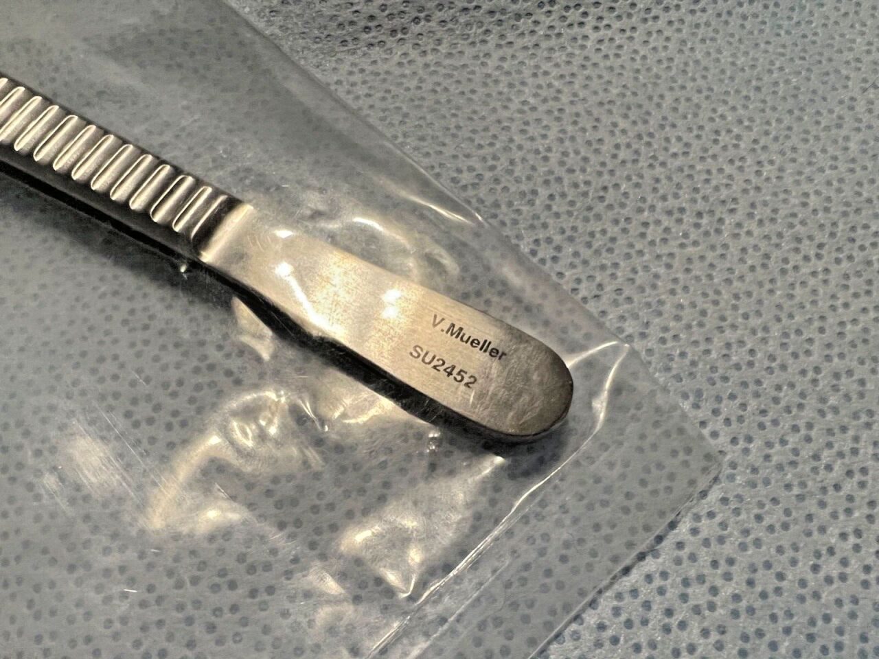 V. MUELLER SU2452 8" Straight Russian Tissue Forceps — photo 3