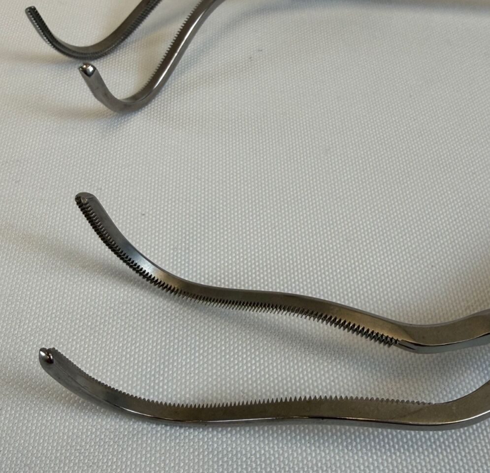 V. MUELLER GU8865 GU8866 Pair Poutasse Renal Artery Forceps L&R — photo 3