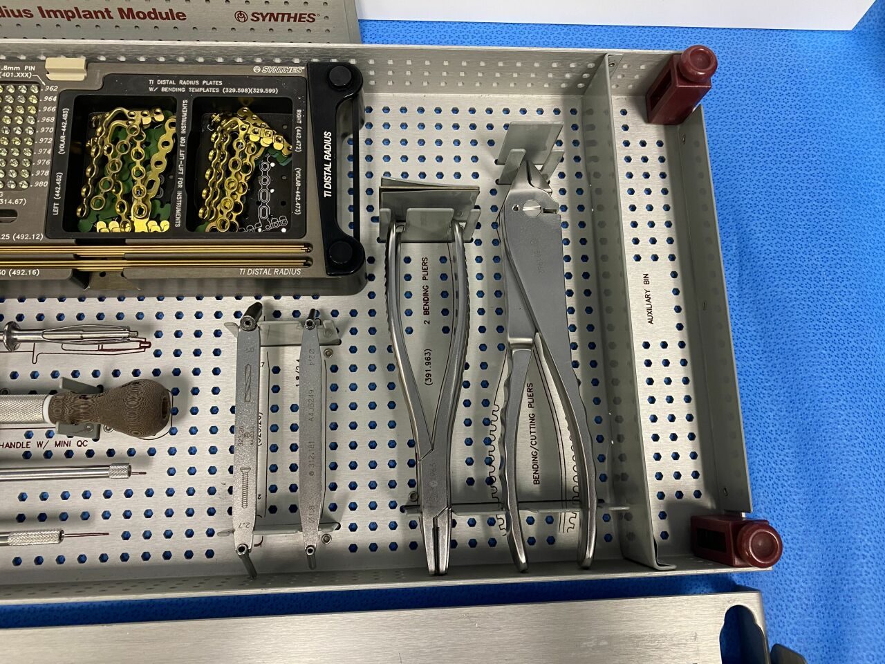 SYNTHES Distal Radius Implant & Instrument Set — photo 6