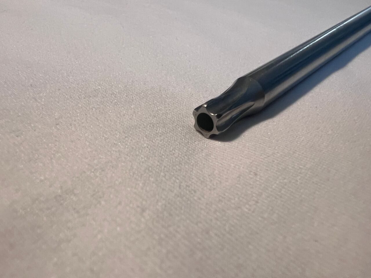 SYNTHES 03.010.520 Cannulated T40 Stardrive Screwdriver 4mm — photo 3