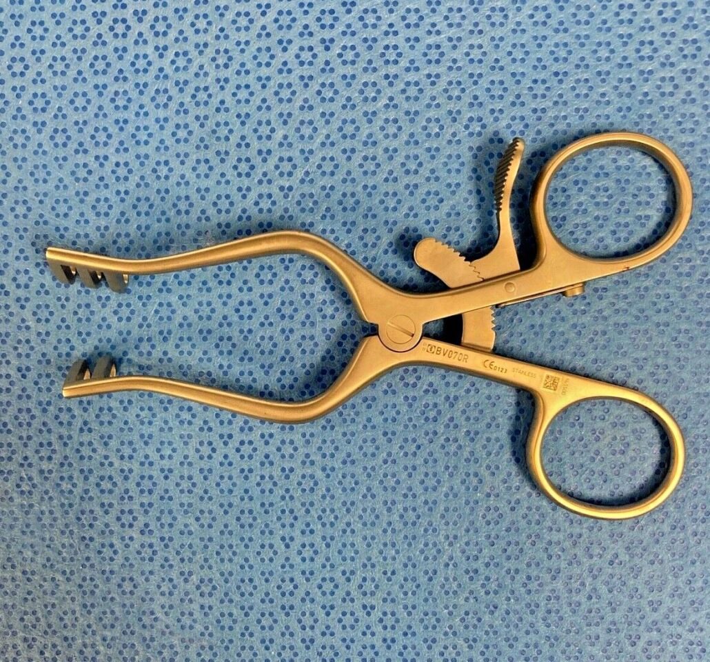 AESCULAP BV070R Weitlaner Retractor 2X3 Sharp Prongs 110mm