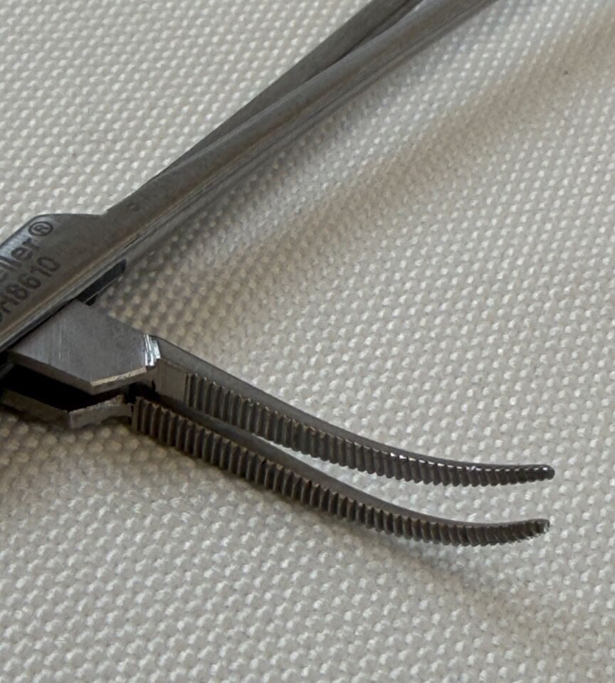 V. MUELLER CH8610 Jacobson Mosquito Forceps Delicate Curved Serrated 5" Pair — photo 4