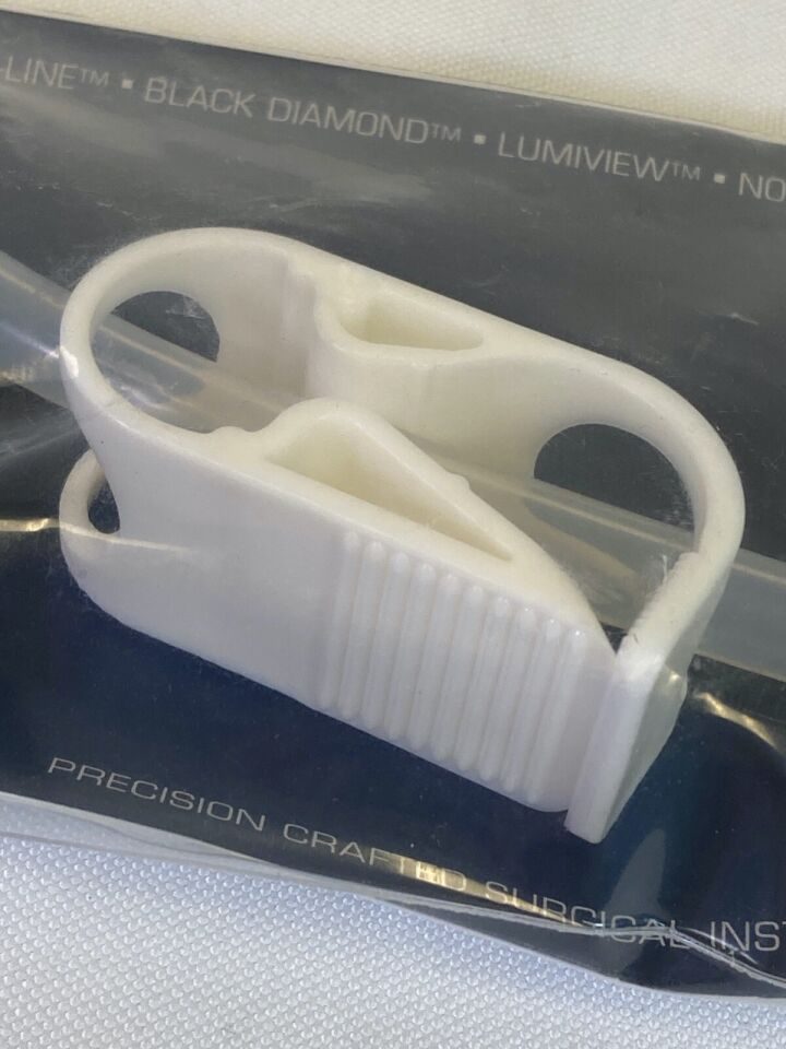 BLACK & BLACK SURGICAL B89107 Silicone Transfer Tube C-Clamp Luer Adapter Lipo — photo 5