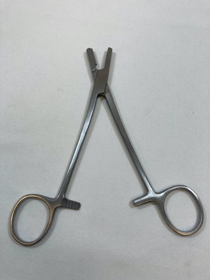 K MEDIC TELEFLEX KM46637 Straight Pulling 5.4mm Forceps — photo 1