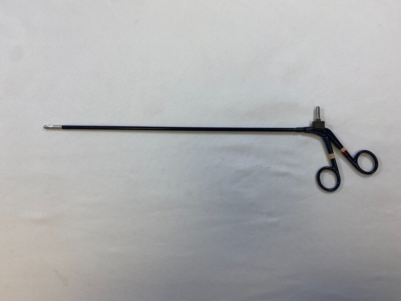 R. WOLF 8383.13 Hook Scissors 5mm X 33cm Insulated Shaft — photo 1